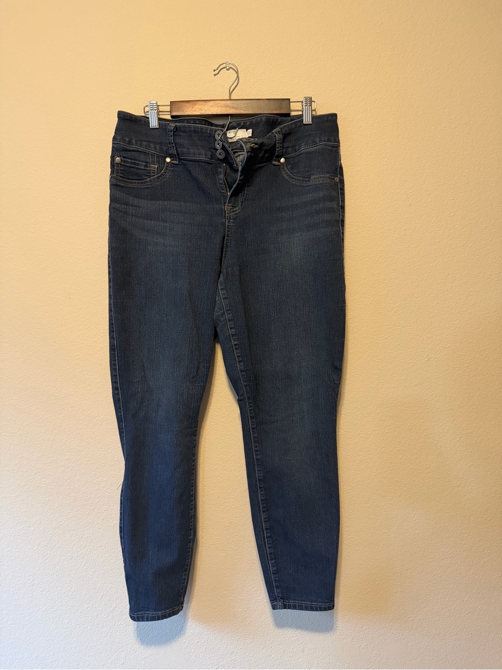 Torrid jegging Women's Stretch Mid-Rise Jeans
